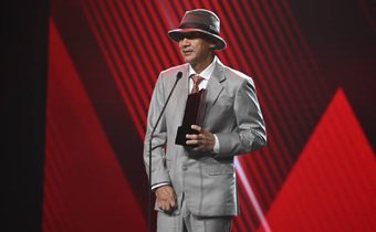 “อ๊อฟ พงษ์พัฒน์” รางวัลเกียรติยศ “คมชัดลึก อวอร์ด 2025”