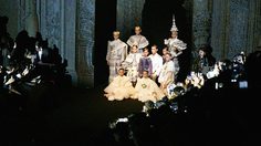 HOOK’S ทำคอลเลคชั่น เล่าเรื่องในหลวงในดวงใจ ตั้งแต่ประสูติจนสวรรคต ร้อยเป็นเรื่องราวผ่านเสื้อผ้า