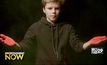 ลูกชายคนเล็ก Beckham โชว์ลีลานักร้องในซิงเกิลใหม่สไตล์คริสมาส