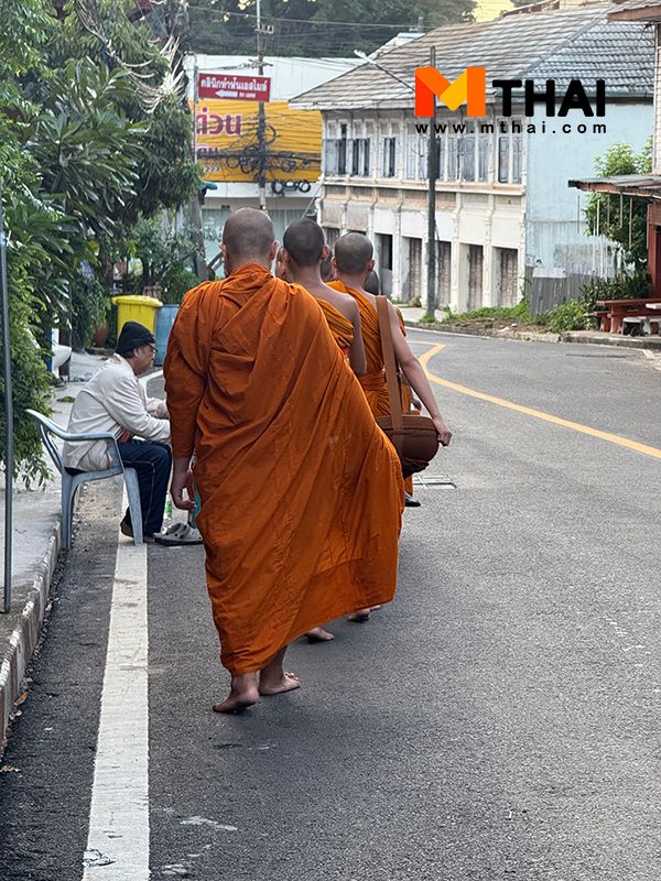 ตักบาตรเทโว