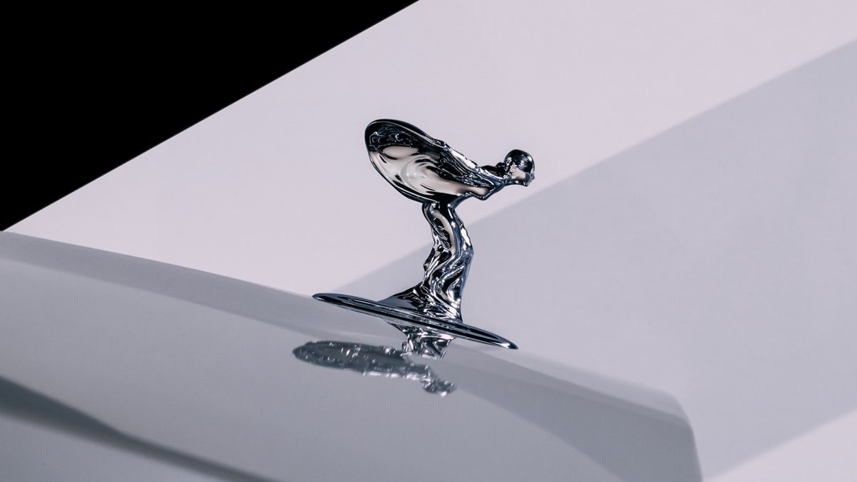 Rolls-Royce อัปเกรด Spirit Of Ecstasy ครั้งใหม่ ต้อนรับรถยนต์ไฟฟ้ารุ่นแรกของแบรนด์