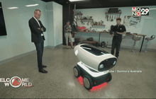 หุ่นยนต์ส่งพิซซ่าตัวแรกของโลก