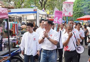 “จตุพร” ควงผู้สมัคร กทม. ลุยชุมชนบ่อนไก่ รับฟังปัญหาคนเมือง ชูแก้แมวจร–ดันสวัสดิการ ย้ำทีมงานประสบการณ์สูงไม่หวั่นโค้งท้าย
