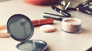 เครื่องสำอาง ของดีราคาถูก…ที่สาวๆต้องมีติดกระเป๋า