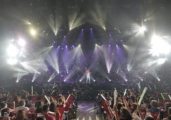 เจ้าพ่อเพลงรัก “แซม ลี” พร้อมมาเปิดการแสดงสุดอลังการ ในคอนเสิร์ตที่กรุงเทพฯ ครั้งแรก!