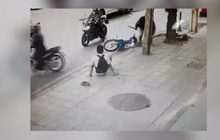 จับ 2 วัยรุ่นไล่ฟันคู่อริย่านพระโขนง