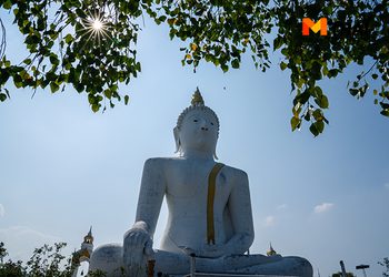 สักการะพระกะกุสันโธ วัดไผ่โรงวัว วัดดังสุพรรณบุรี