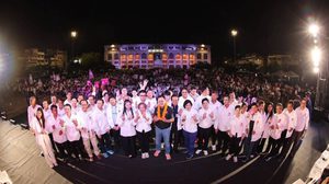 ‘โอกาสใหม่’ บุกลานคนเมือง ‘จตุพร’ ชูจุดยืน “เราไม่มีถ้า มีแต่ทำ” แช่แข็งหนี้ เติมเงิน เพิ่มงาน ปลุกคนกรุงฯ เลือกเบอร์ 44 เปลี่ยนวิกฤตเป็นโอกาส