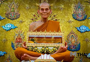 กราบสรีระสังขารหลวงพ่อพูล ขอพรโชคลาภกุมารทองสมบัติ วัดไผ่ล้อม