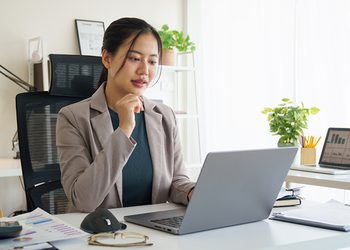 อยากขอสินเชื่อเงินด่วนถูกกฎหมายให้ผ่านง่าย? เตรียมคุณสมบัติและเอกสารแบบนี้ ไม่พลาดทุกโอกาส