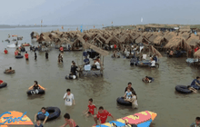 ชาวนครพนม เที่ยวหาดแห่คึกคัก