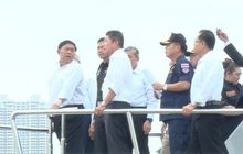 ผู้ว่าฯ กทม.สำรวจความพร้อมท่าเรือ-โป๊ะ ก่อนลอยกระทง