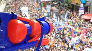 ไอเดียการเล่นนํ้า สงกรานต์ ปิดนิด โชว์หน่อย รับรองสวยให้ผู้ชายสาดนํ้า