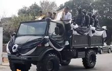 เคลื่อนร่าง 2 นายตำรวจผู้กล้าประกอบพิธีทางศาสนา