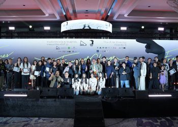 เจ้านาย-จินเจษฎ์ คว้ารางวัลนักแสดงนำชายแห่งปี ในงานประกาศรางวัลสมาคมผู้กำกับภาพยนตร์ไทย ครั้งที่ 15