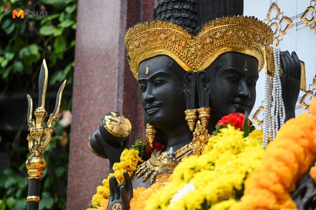 พระตรีมูรติ ตึกเอ็มไพร์