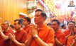“พีระพันธ์ุ“ ไหว้พระรับปีใหม่จีน วัดเล่งเน่ยยี่ หลวงพ่ออวยพรให้อดทนสู้เพื่อชาติ คนแห่ขอเซลฟี่คึกคัก!