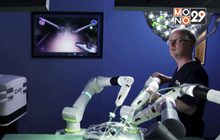 หุ่นยนต์ช่วยการผ่าตัดในอังกฤษ