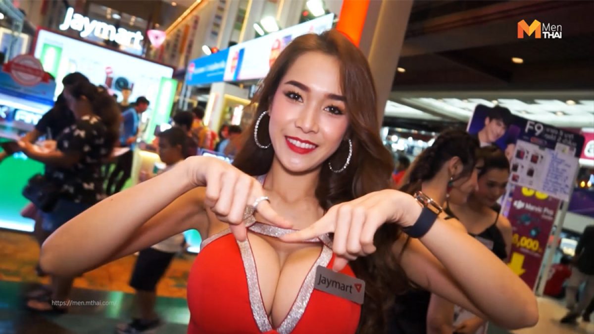 พริตตี้ Thailand Mobile Expo 2018 ขนความน่ารักมาจัดขบวนทัพชวนเคลิ้ม