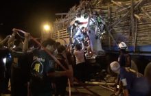 รถพ่วงบรรทุกไม้ชนท้ายกันคนขับบาดเจ็บสาหัส