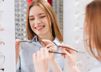 ร้านแว่น ภูเก็ต รับตัดแว่นราคาตอบโจทย์ บริการครบ จบในที่เดียว