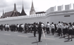 พสกนิกรยังคงหลั่งไหลถวายสักการะ
