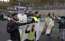 ฝรั่งเศสประท้วงใหญ่ครบ 1 ปี ต้านรัฐบาล