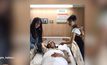 “ตั้ว ศรัณยู” ถูกหามส่ง รพ. หลังหกล้มในกองถ่ายละคร