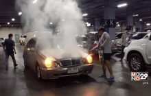 ไฟไหม้รถยนต์คนขับรอดตายหวุดหวิด