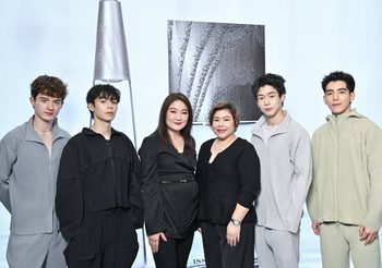 ‘พีเจ-นิว-เลออน-ไป๊ป’ 4 หนุ่ม GELBOYS สถานะกั๊กใจ ร่วมงานเปิดตัวคอลเลคชั่นน้ำหอมใหม่ ISSEY MIYAKE Les Eaux d’Issey