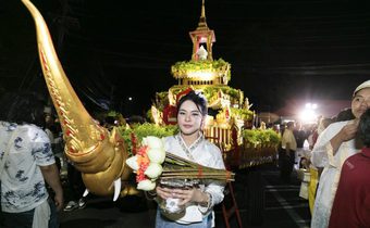 “มาดามหยก” ปลื้ม พุทธศาสนิกชนนับหมื่นคน พร้อมใจเดินขึ้นดอยสุเทพฯ