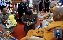 ร.10 พระราชทานสิ่งของมอบแก่ จนท.-พระสงฆ์