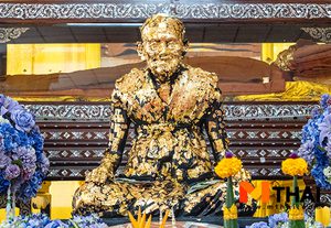 กราบหลวงปู่บุดดา วัดกลางชูศรีเจริญสุข อ.บางระจัน จ.สิงห์บุรี