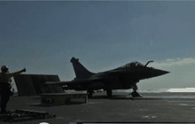 ฝรั่งเศสโจมตี IS จากเรือรบ