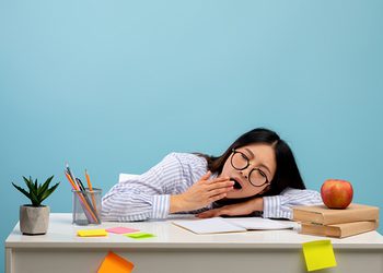 10 วิธีแก้ง่วงตอนทำงาน ปลุกพลังมนุษย์ออฟฟิศให้พร้อมลุยทุกวัน