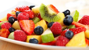 สายไดเอ็ทต้องฟัง! 10 ผักผลไม้ ที่ควรค่าแก่การกินหลัง 6 โมงเย็น