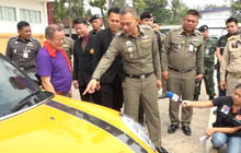 รวบหนุ่มร้านนาฬิกา เมากัญชาทุบรถหรู