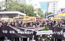 แต่งดำประท้วงเหตุพักงาน ผอ.กรุงเทพคริสเตียน