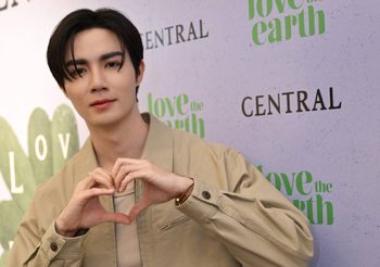 “ห้างเซ็นทรัลและห้างโรบินสัน ในเครือเซ็นทรัล รีเทล” แท็กทีม “ซี – พฤกษ์’ ชวนร่วมประมูลเสื้อรักษ์โลกในแคมเปญ “CENTRAL / ROBINSON LOVE THE EARTH 2025” รายได้ทั้งหมดมอบให้กรุงเทพมหานคร และกรมป่าไม้