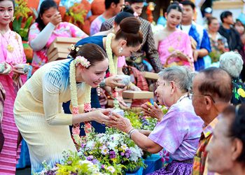 “สงกรานต์ไทย” ดันประเทศไทยขึ้นอันดับ 1 โลกเดือนเมษายน 2569 คาดเงินสะพัดกว่า 3 หมื่นล้านบาท รมว.วธ.ชวนเที่ยวต่อทั่วไทย พร้อมขอบคุณคนไทยทั้งประเทศร่วมเป็นเจ้าภาพต้อนรับโลก