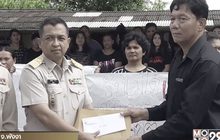 ชาวบ้านรวมตัวไล่ปลัด อบต.พกปืนขู่เจ้าหน้าที่