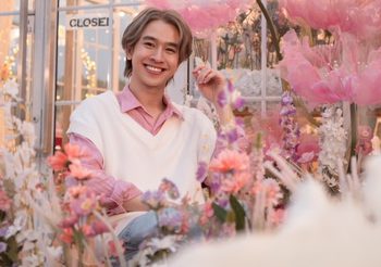 “ฟลุ้ค- ณธัช” หวานกรุบ!!! เนรมิตคาเฟ่ ธีม Garden of Love รับวาเลนไทน์ ด้วยดอกไม้จากแฟนคลับ