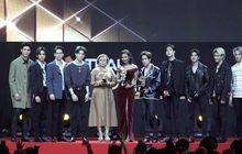 คนบันเทิงตบเท้ารับรางวัล MThai Top Talk-About 2019