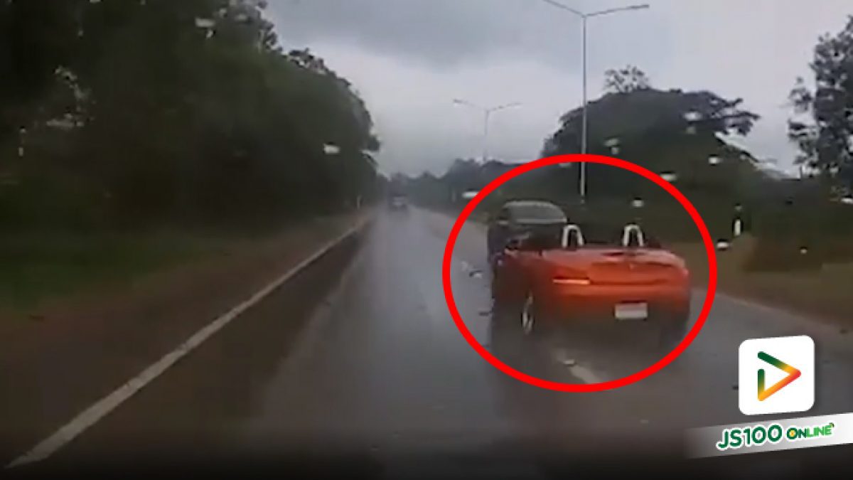 รถหรู BMW Z4 ซิ่งฝ่าฝน ก่อนเสียหลักพุ่งข้ามเกาะกลางชนเก๋งเต็มแรง เสียชีวิต 3 คน บาดเจ็บ 1 คน