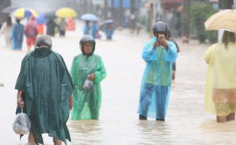 น้ำท่วมหาดใหญ่หนัก สี่แยกโรงปูนอัมพาต รถเล็กผ่านไม่ได้
