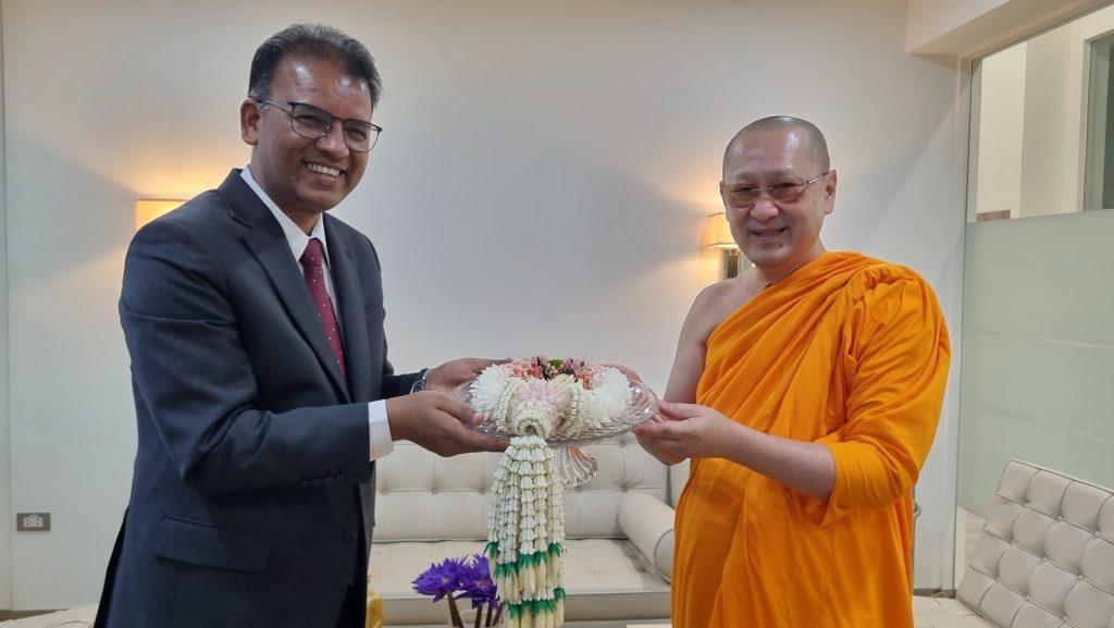 พระวิเทศธรรมาภรณ์ ประธานมูลนิธิธรรมกาย ให้การต้อนรับเอกอัครราชทูตเนปาล