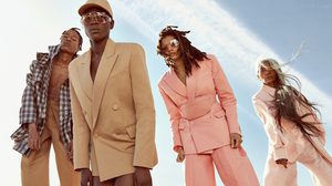 จะปังหรือแป้ก!! รีฮานน่า แหวกกระแสนำ นางแบบวัย 67 ถ่ายโฆษณาเปิดตัวแบรนด์