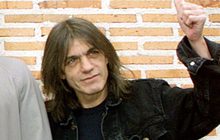 “มัลคอล์ม ยัง” ยอดมือกีตาร์วง “AC/DC” เสียชีวิตด้วยวัย 64 ปี