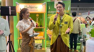 คึกคัก! คนรักสุขภาพแน่นบูธ บ้านหมอละออง กรุ๊ป ชาย ชาตโยดม ร่วมเสวนาเรื่องสมุนไพร