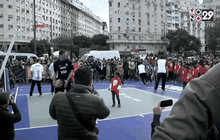 นักบาสอาร์เจนตินาสอนเด็กด้อยโอกาส